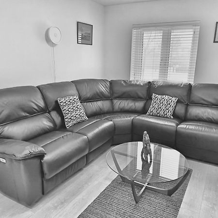 2 Bed City Centre Apt, Free Parking - Albert Clock, Customs House Belfast Zewnętrze zdjęcie