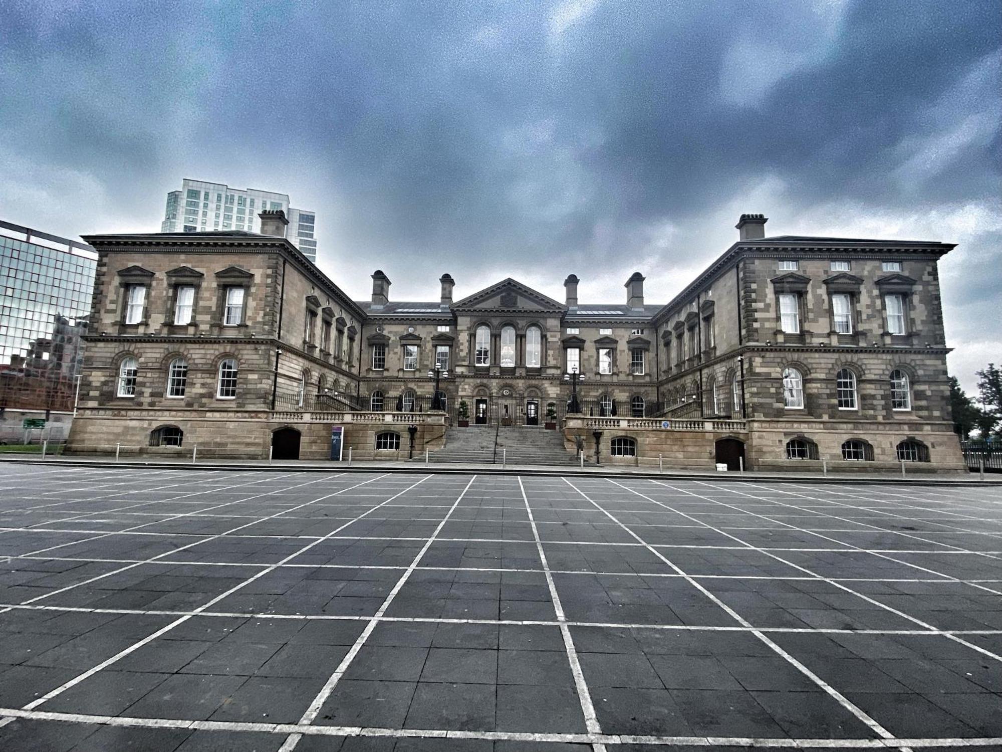 2 Bed City Centre Apt, Free Parking - Albert Clock, Customs House Belfast Zewnętrze zdjęcie